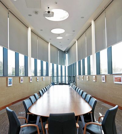 Systèmes stores enrouleurs, SG 4970, Multiscreen 1-10%, Room shot "Durham Gateway", Durham, United Kingdom