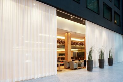 Systèmes de rideaux, SG 5600, Colorama 1, Room shot "Radisson Blu Hotel", Zurich, Switzerland