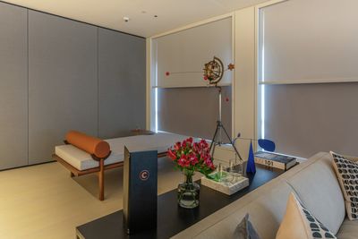 Systèmes stores enrouleurs, SG 4960, Multiscreen 1-10%, Centre Point, London, United Kingdom, Recess