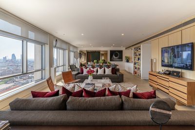 Systèmes stores enrouleurs, SG 4960, Multiscreen 1-10%, Centre Point, London, United Kingdom, Recess