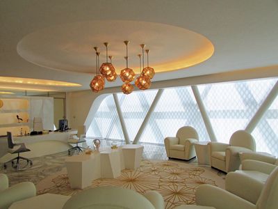 Systèmes de rideaux à bandes verticales, SG 2950, Multi Visio, Room shot "Al Bidda Tower", Doha, Qatar, Vertical Waves