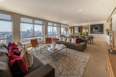 Systèmes stores enrouleurs, SG 4960, Multiscreen 1-10%, Centre Point, London, United Kingdom, Recess