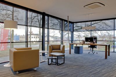 Systèmes stores enrouleurs, SG 4910, Multiscreen 1-10%, Room shot "Hesslink Coffee", Winterswijk, Netherlands