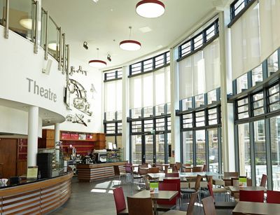 Rollo-Systeme, SG 4970, Multiscreen 1-10%, Room shot "Durham Gateway", Durham, United Kingdom