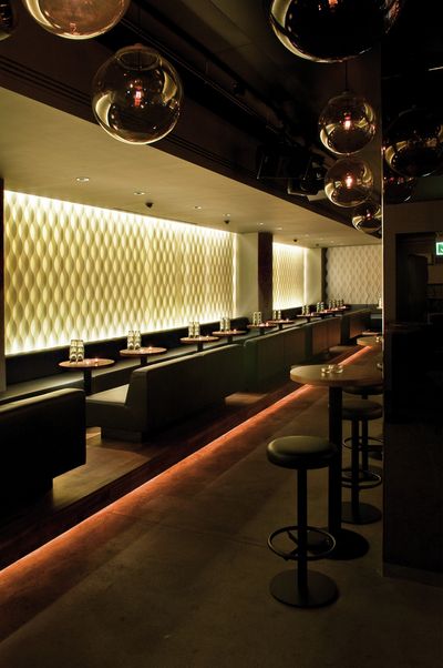 Systèmes de rideaux à bandes verticales, SG 2810, Multi Visio, Room shot "Amber Club", Zurich, Switzerland, Vertical Waves